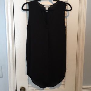 Long sheet black v neck top